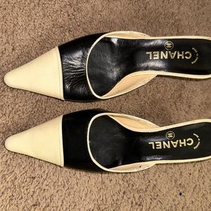 Rare vintage Chanel kitten heels